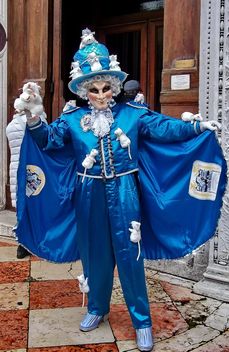 people in masks on carnival - image #333627 gratis
